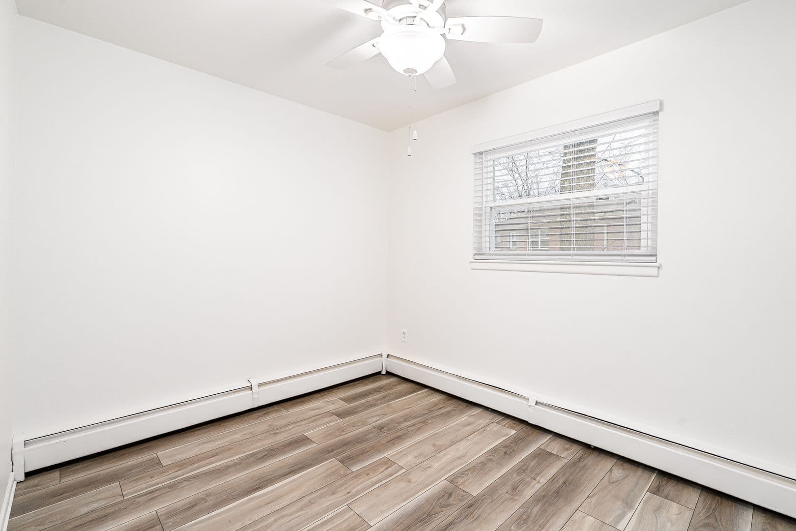Louisville Apartment: 404 Lindsay Ct.