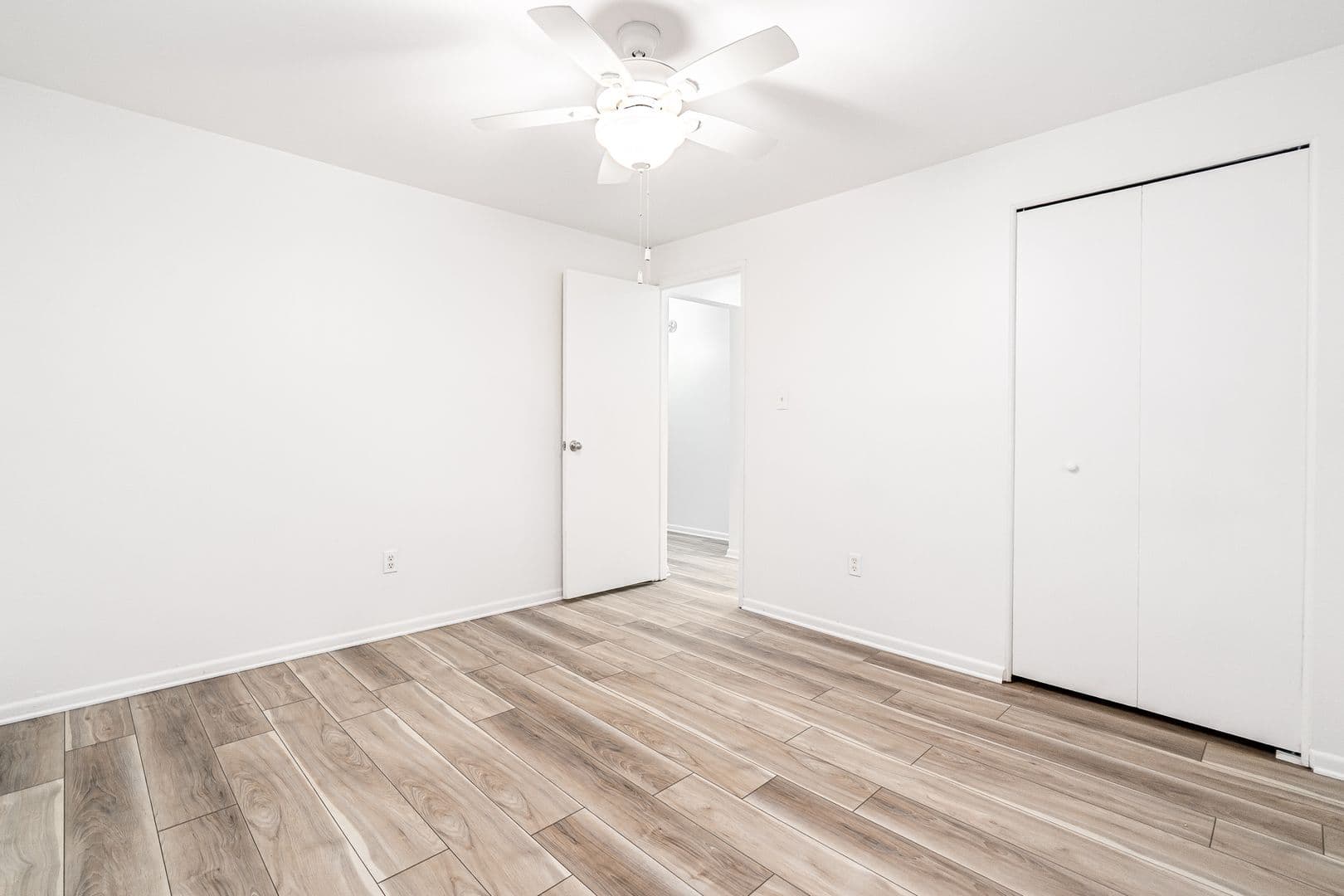 Louisville Apartment: 404 Lindsay Ct.