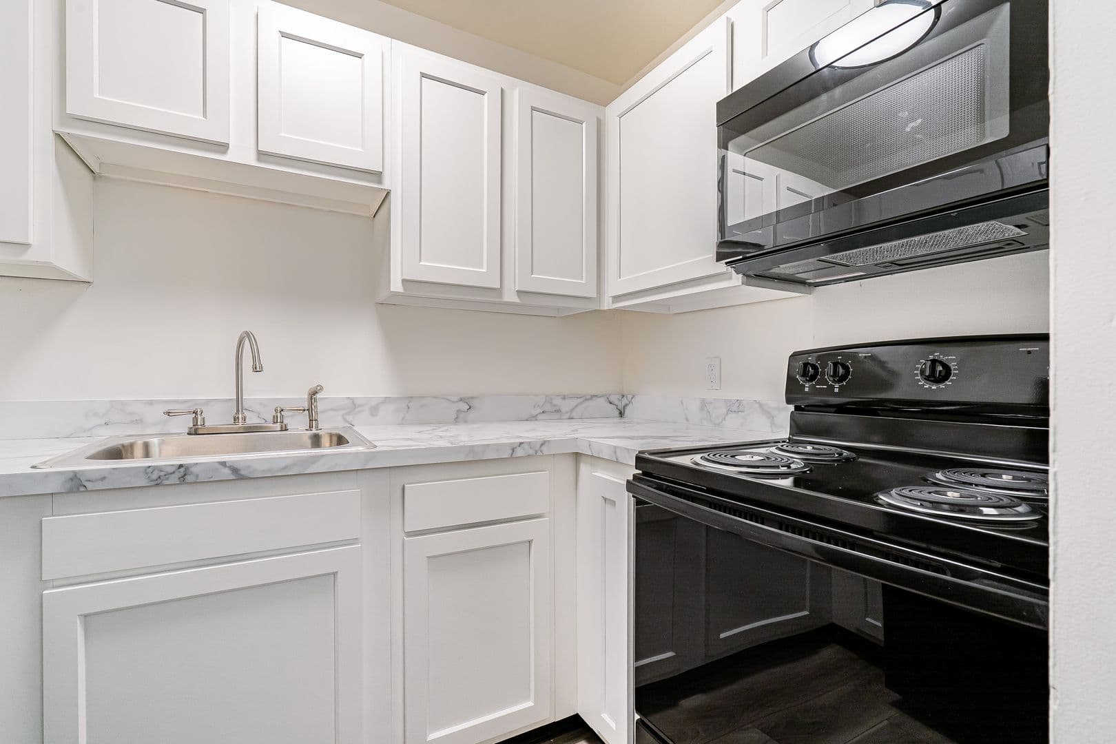 Louisville Apartment: 404 Lindsay Ct.
