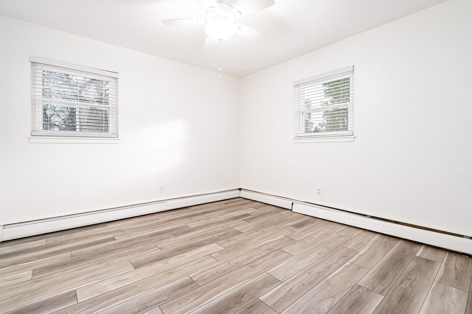 Louisville Apartment: 404 Lindsay Ct.