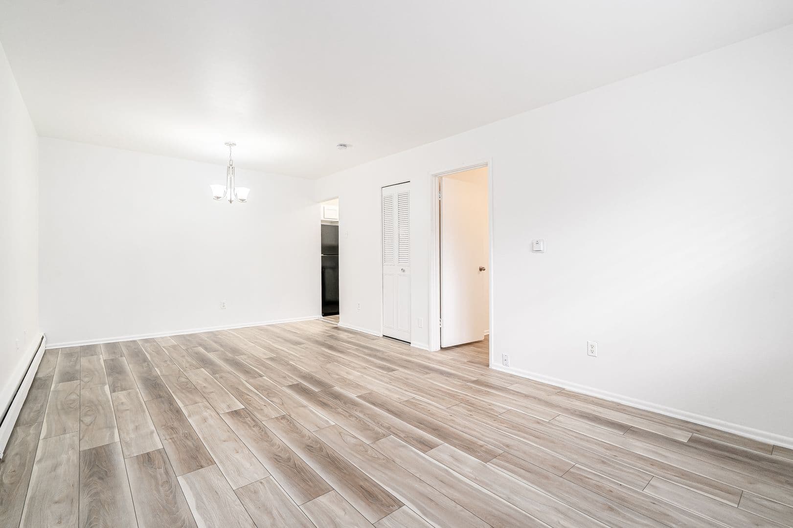 Louisville Apartment: 404 Lindsay Ct.