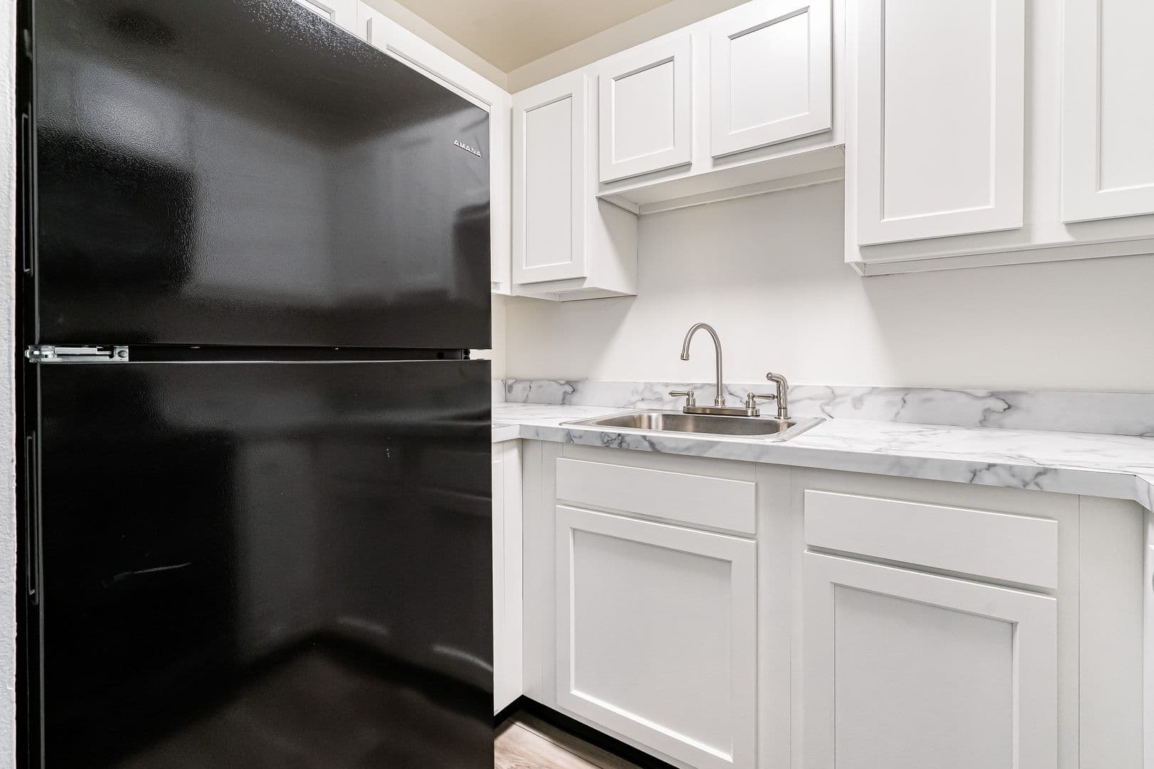 Louisville Apartment: 404 Lindsay Ct.