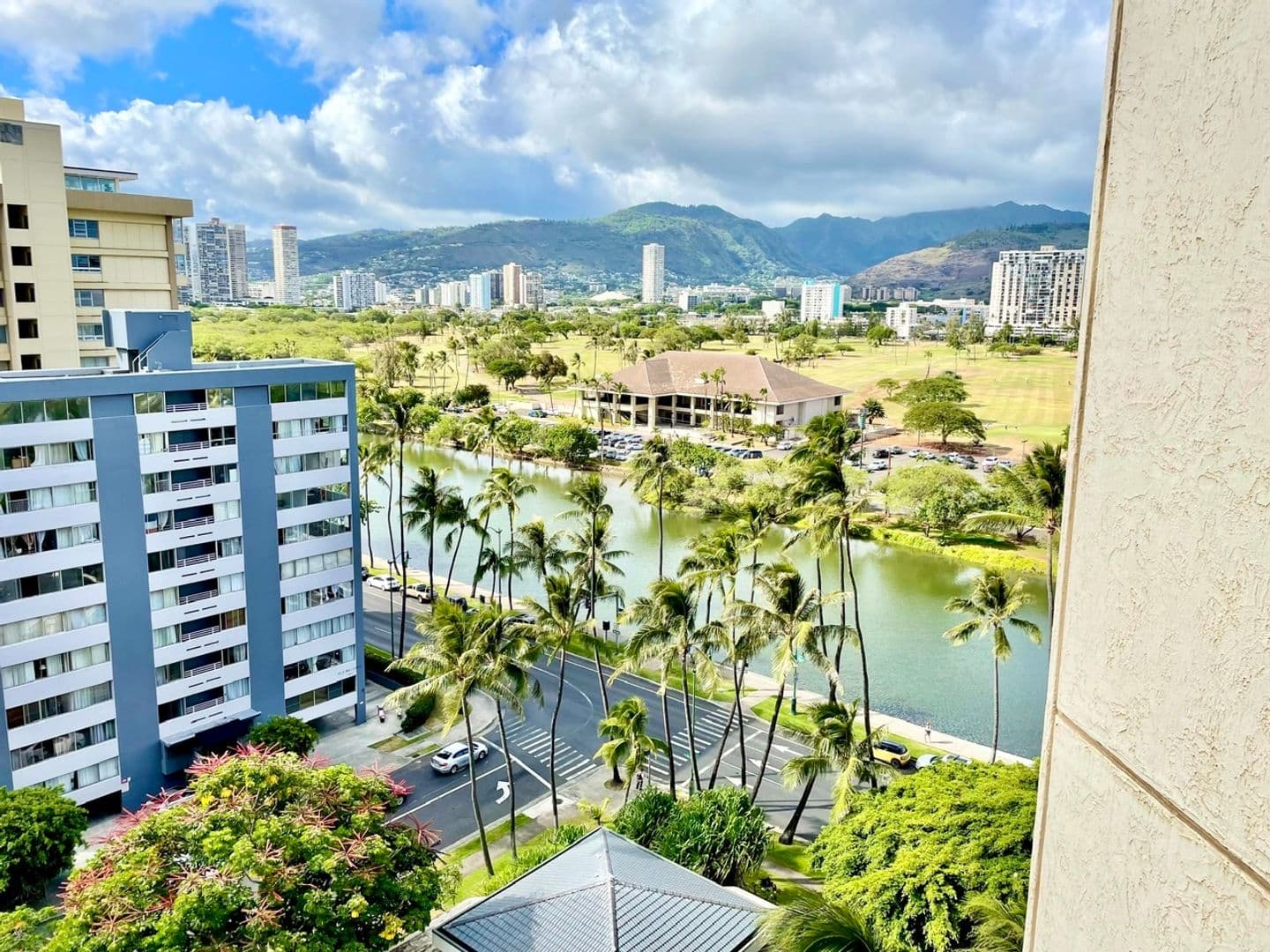 Honolulu Condo: 300 Wai Nani #1418