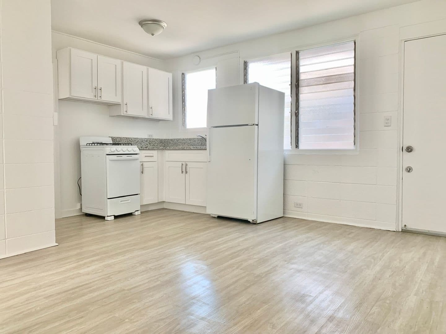 Honolulu Apartment: 2020 Waterhouse St.