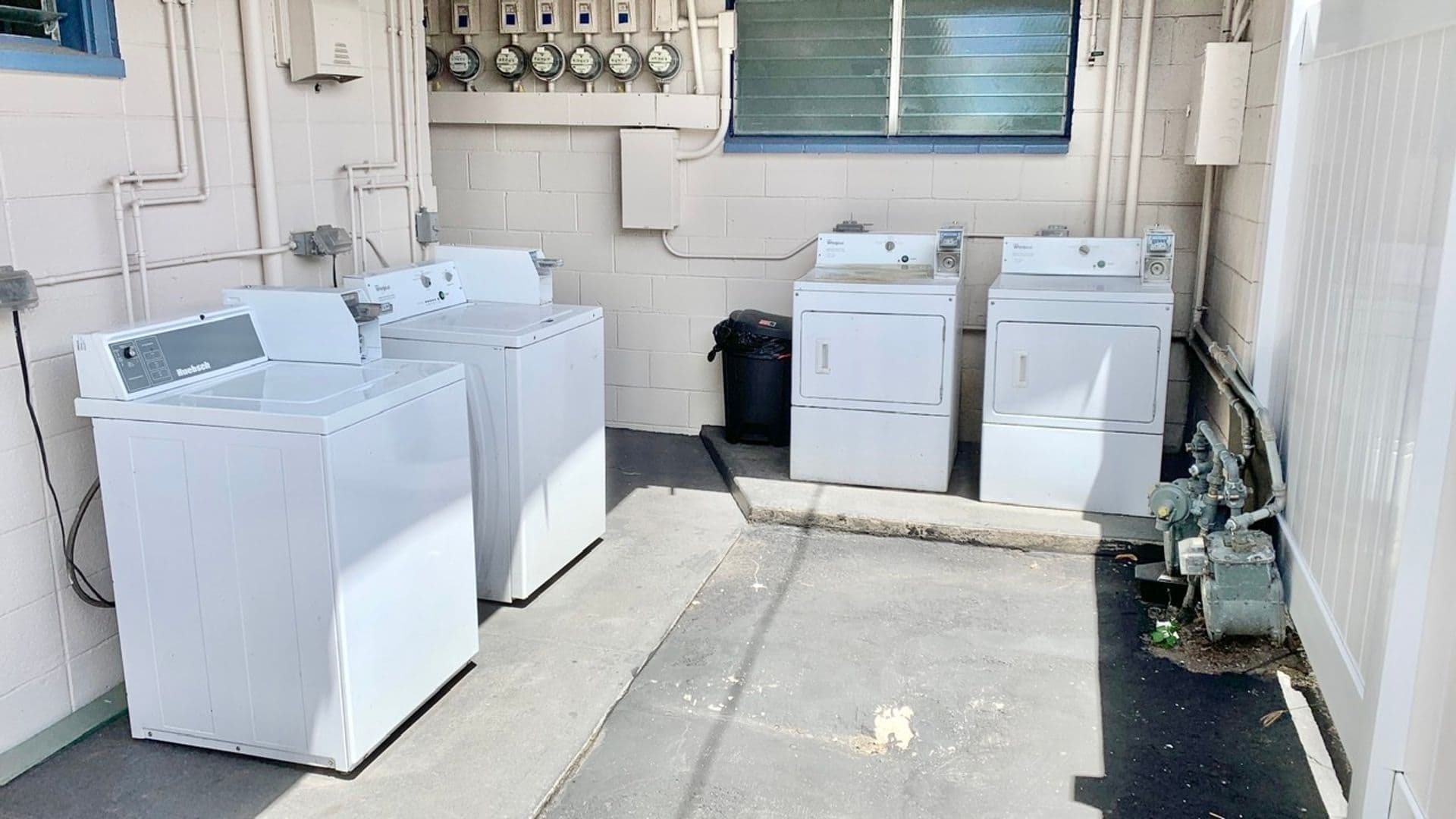Honolulu Apartment: 2020 Waterhouse St.