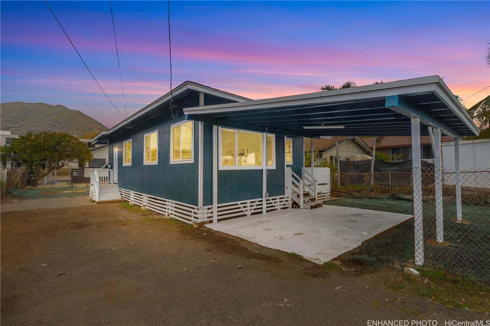 Waianae House: 87-2204 Farrington Hwy