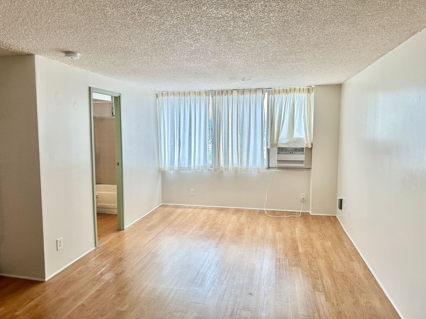 Pearl City Condo: 1060 Kamehameha Hwy #2505B