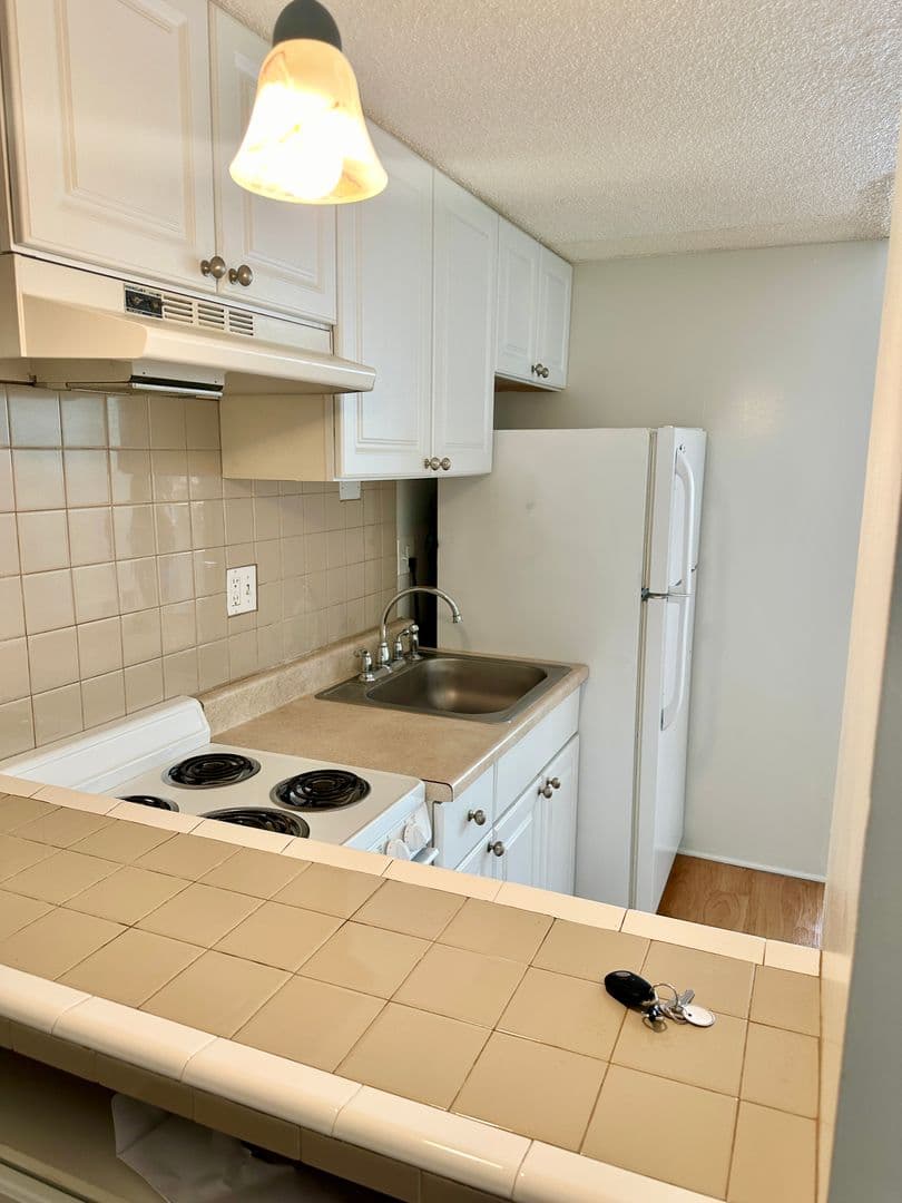 Pearl City Condo: 1060 Kamehameha Hwy #2505B