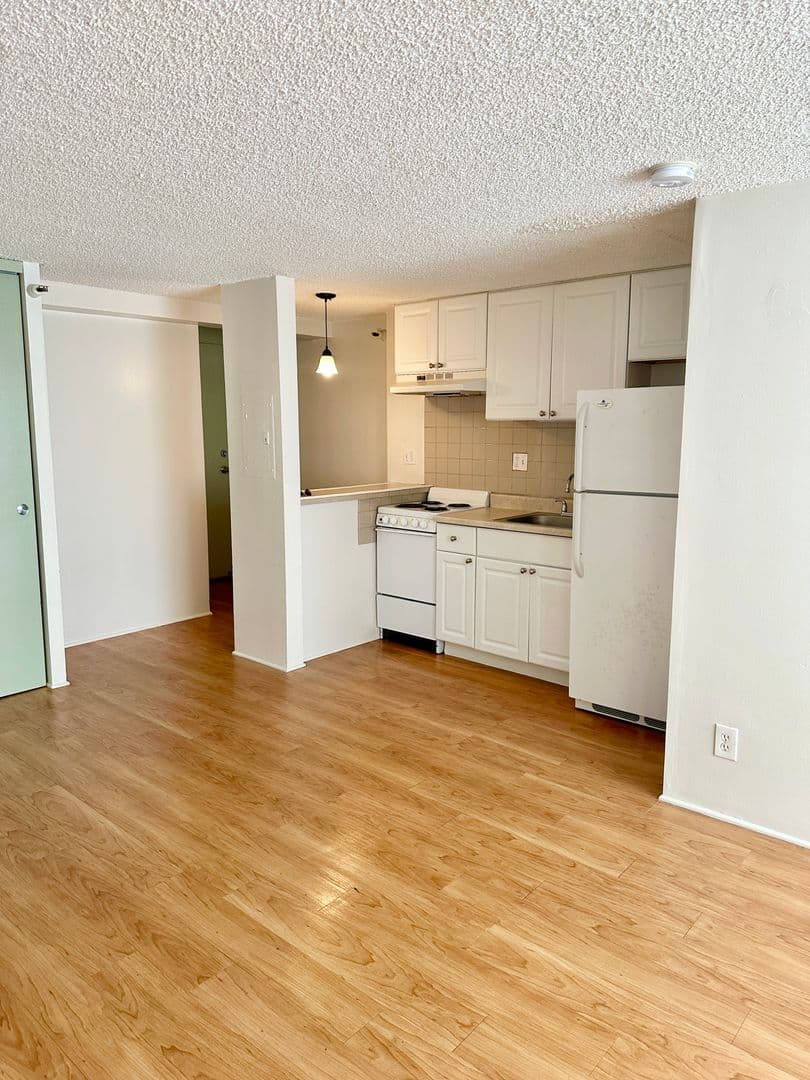 Pearl City Condo: 1060 Kamehameha Hwy #2505B