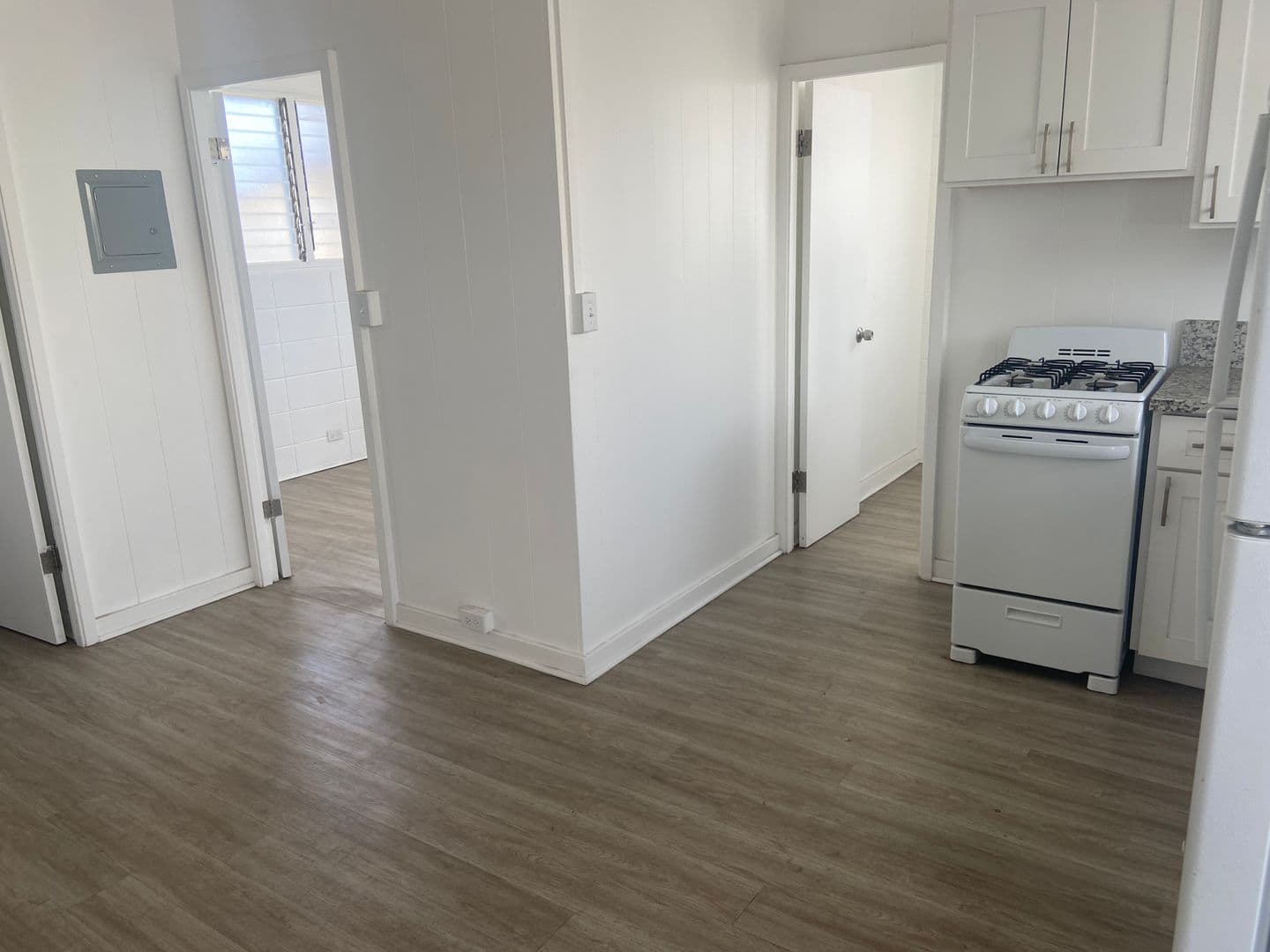 Honolulu Apartment: 2020 Waterhouse St.