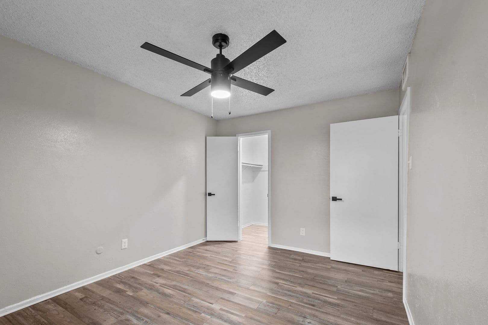 Mansfield Apartment: 1300 E Dallas St.