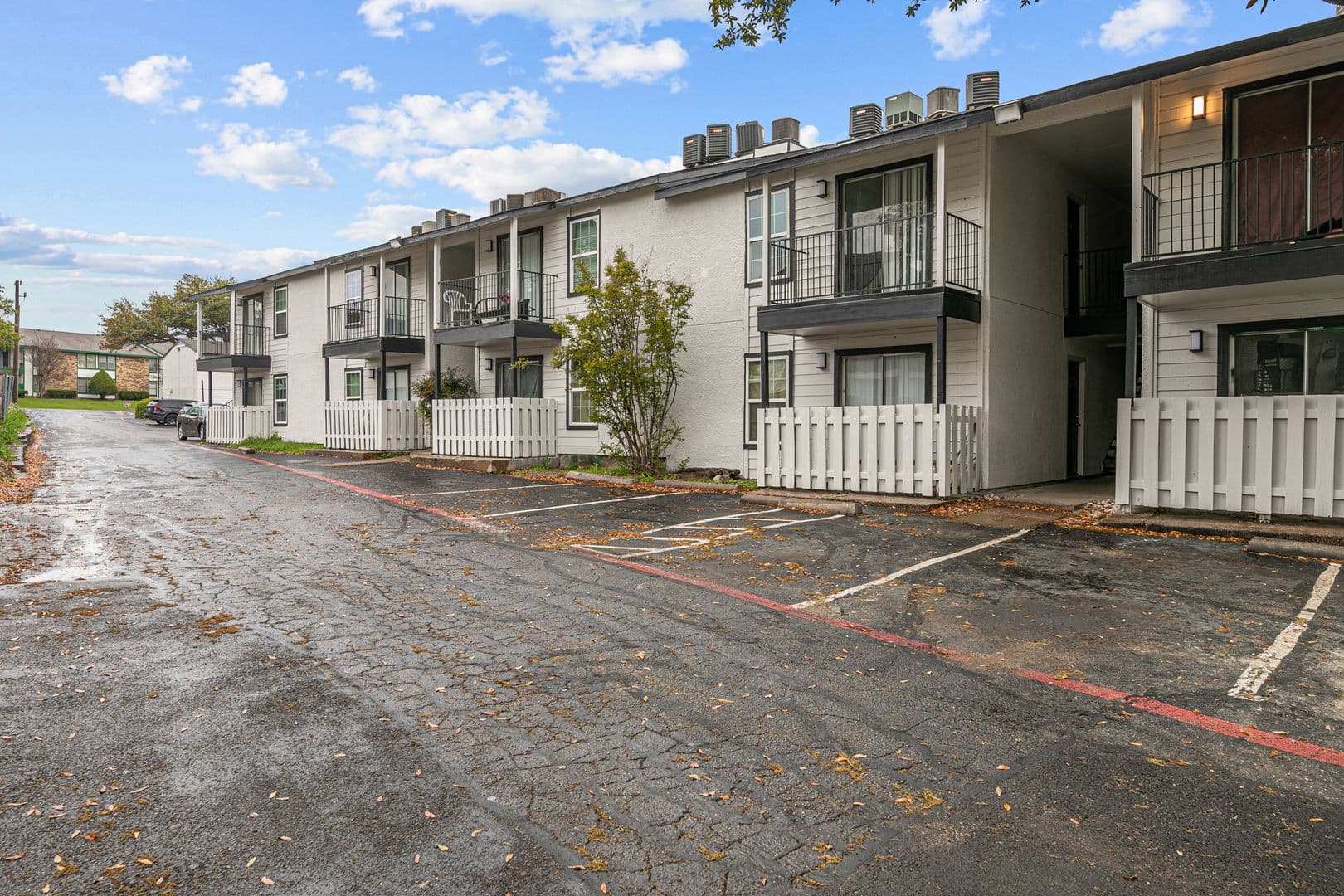 Dallas Apartment: 13266 Emily Rd
