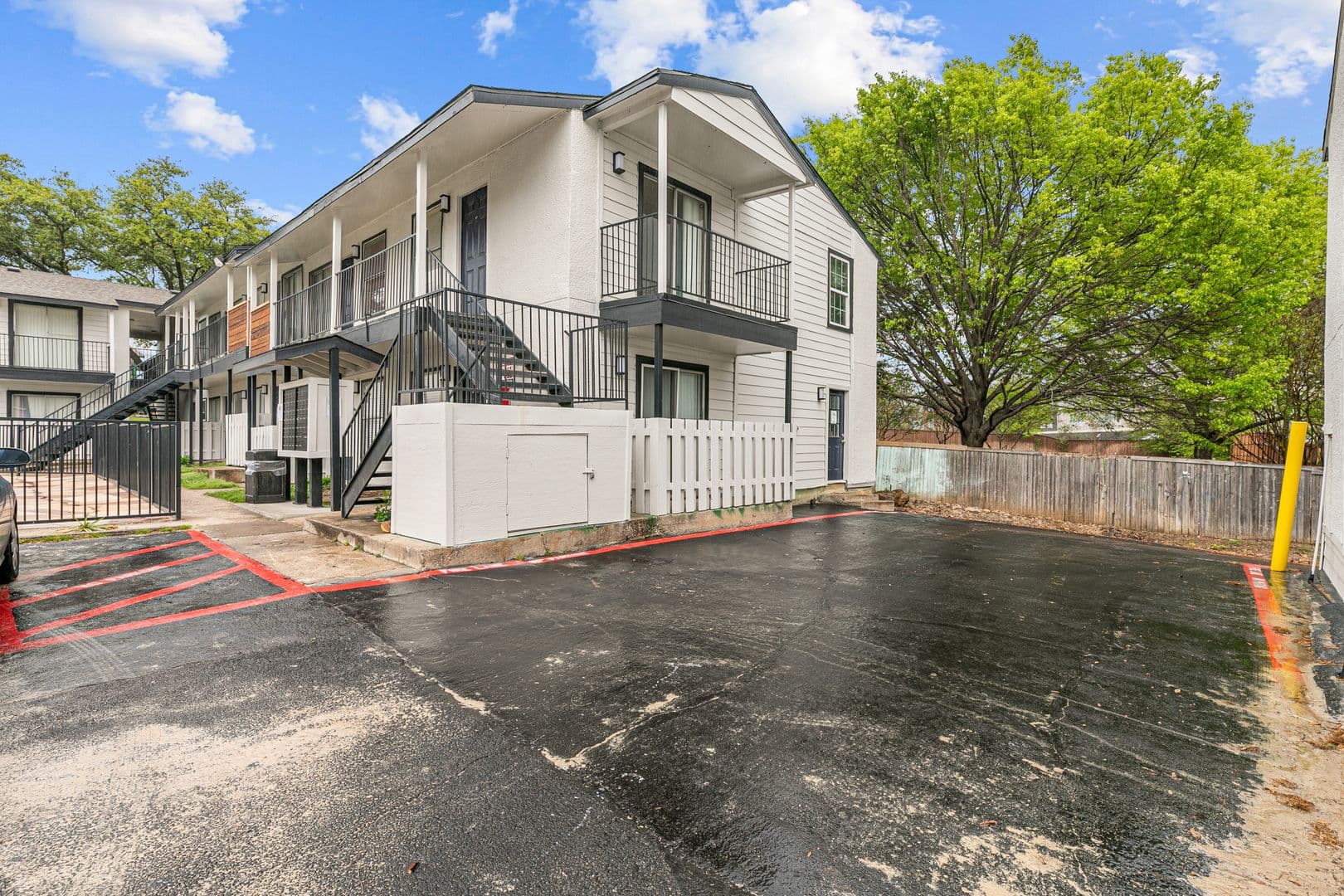 Dallas Apartment: 13266 Emily Rd