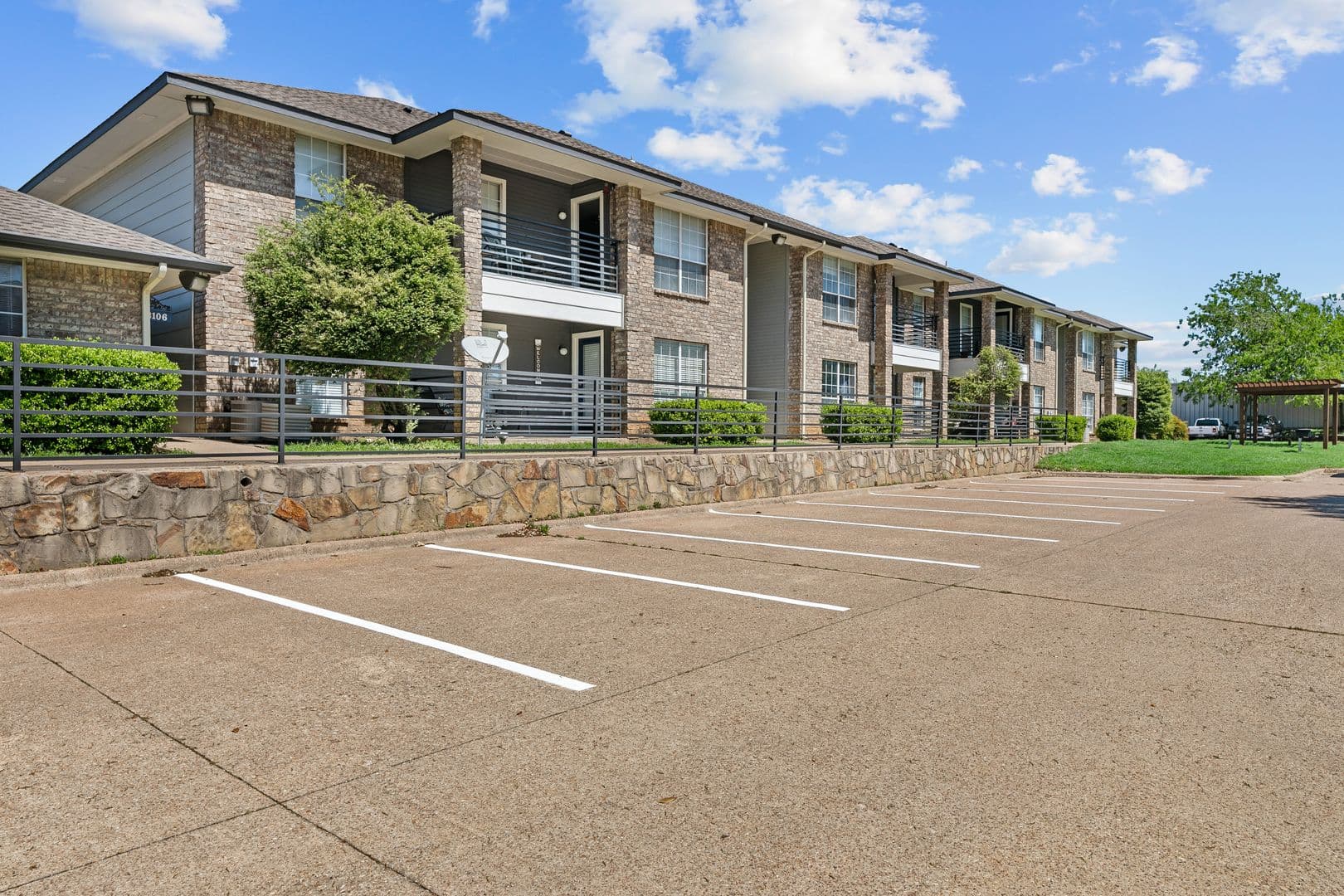 Midlothian Apartment: 170 Henderson Street