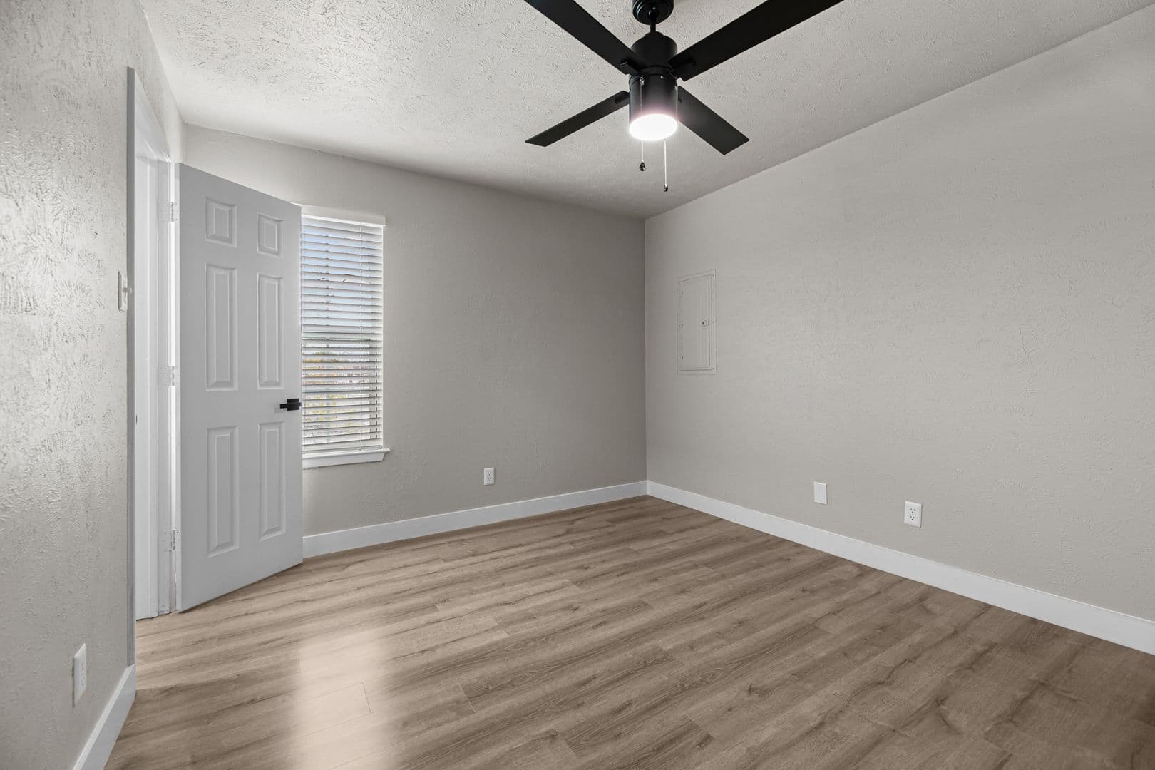 Dallas Apartment: 13266 Emily Rd