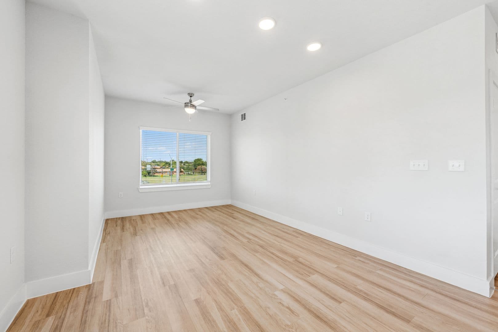 Ennis Apartment: 1101 Biloxi Drive