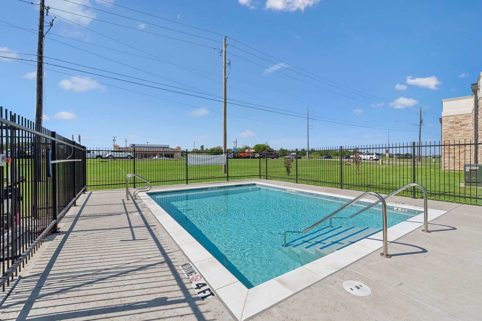 Ennis Apartment: 1101 Biloxi Drive