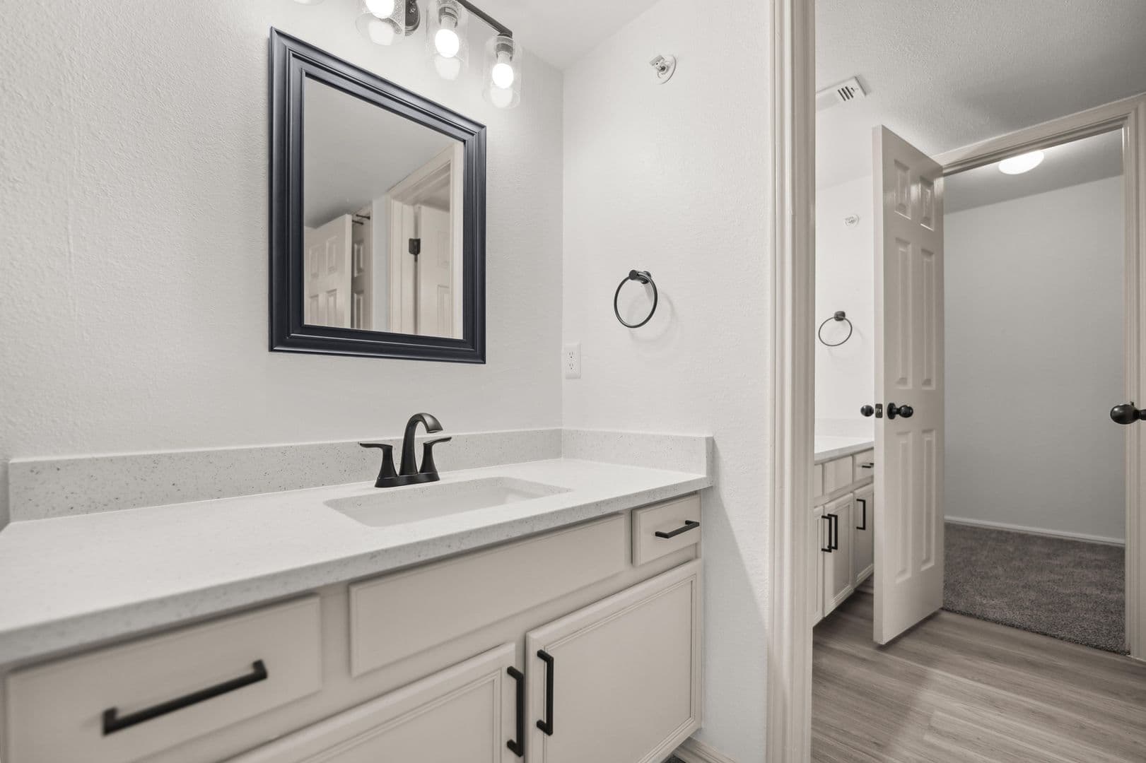 Midlothian Apartment: 170 Henderson Street