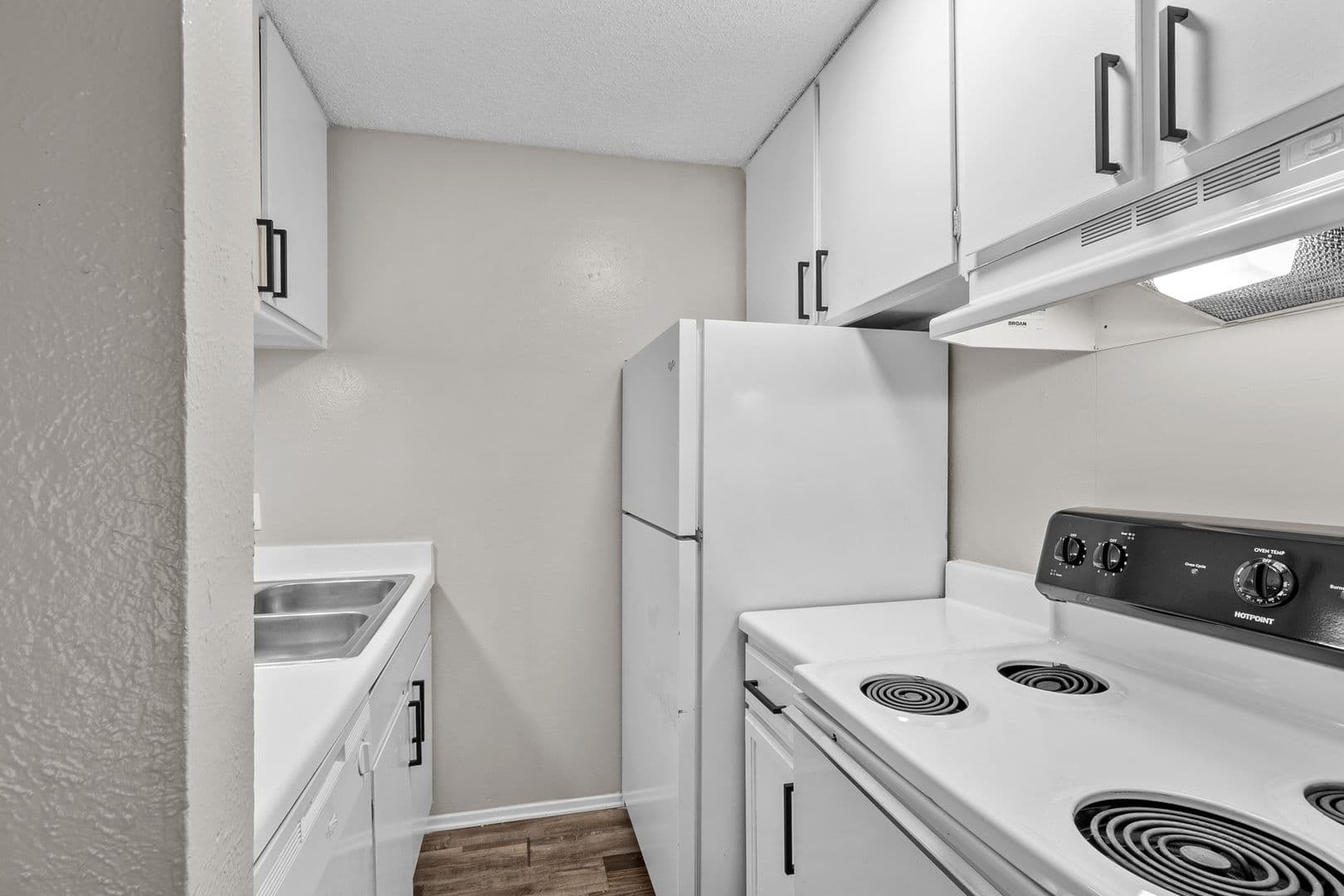 Mansfield Apartment: 1300 E Dallas St.