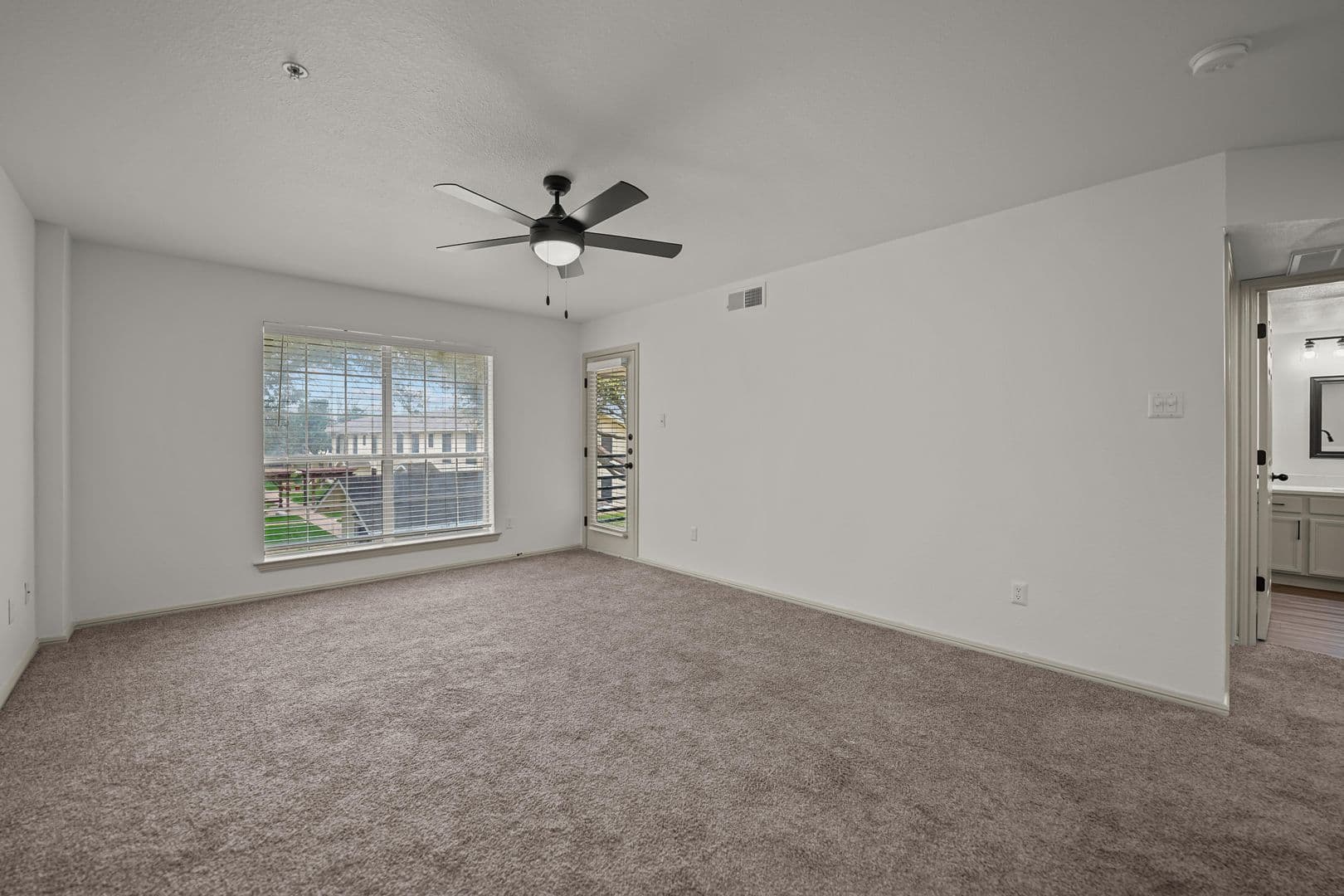 Midlothian Apartment: 170 Henderson Street