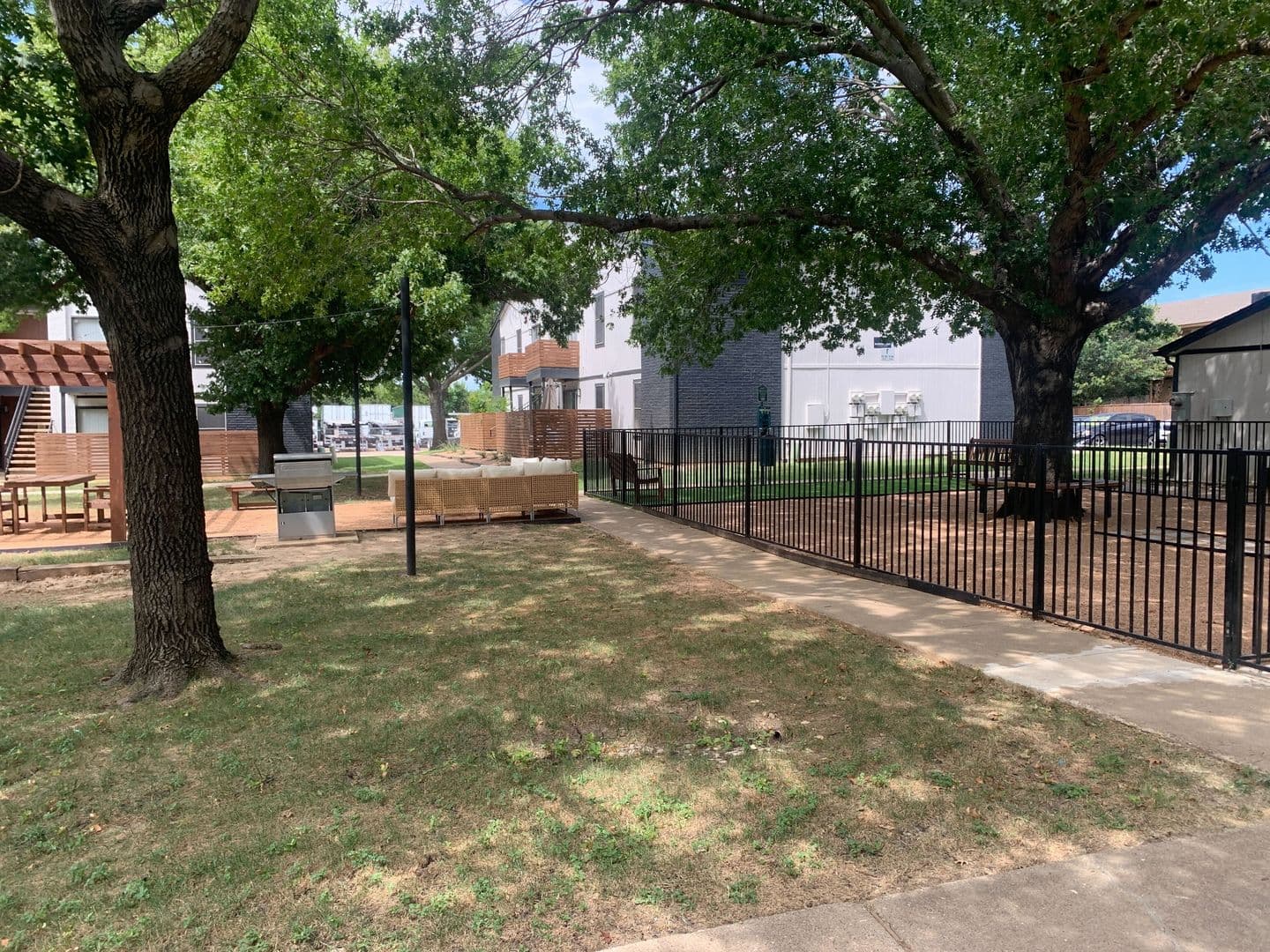 Mansfield Apartment: 1300 E Dallas St.