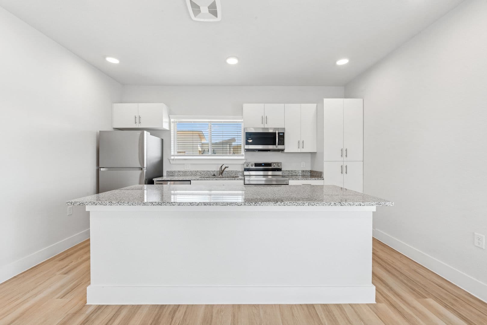 Ennis Apartment: 1101 Biloxi Drive