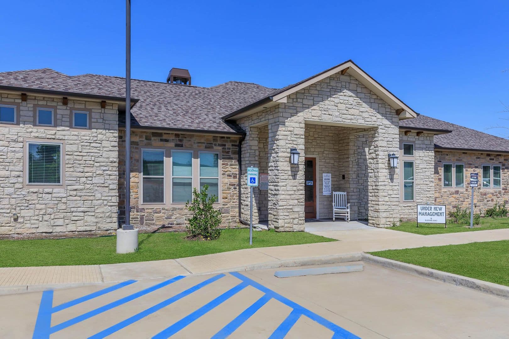 Midlothian Apartment: 2991 Lakeside Drive