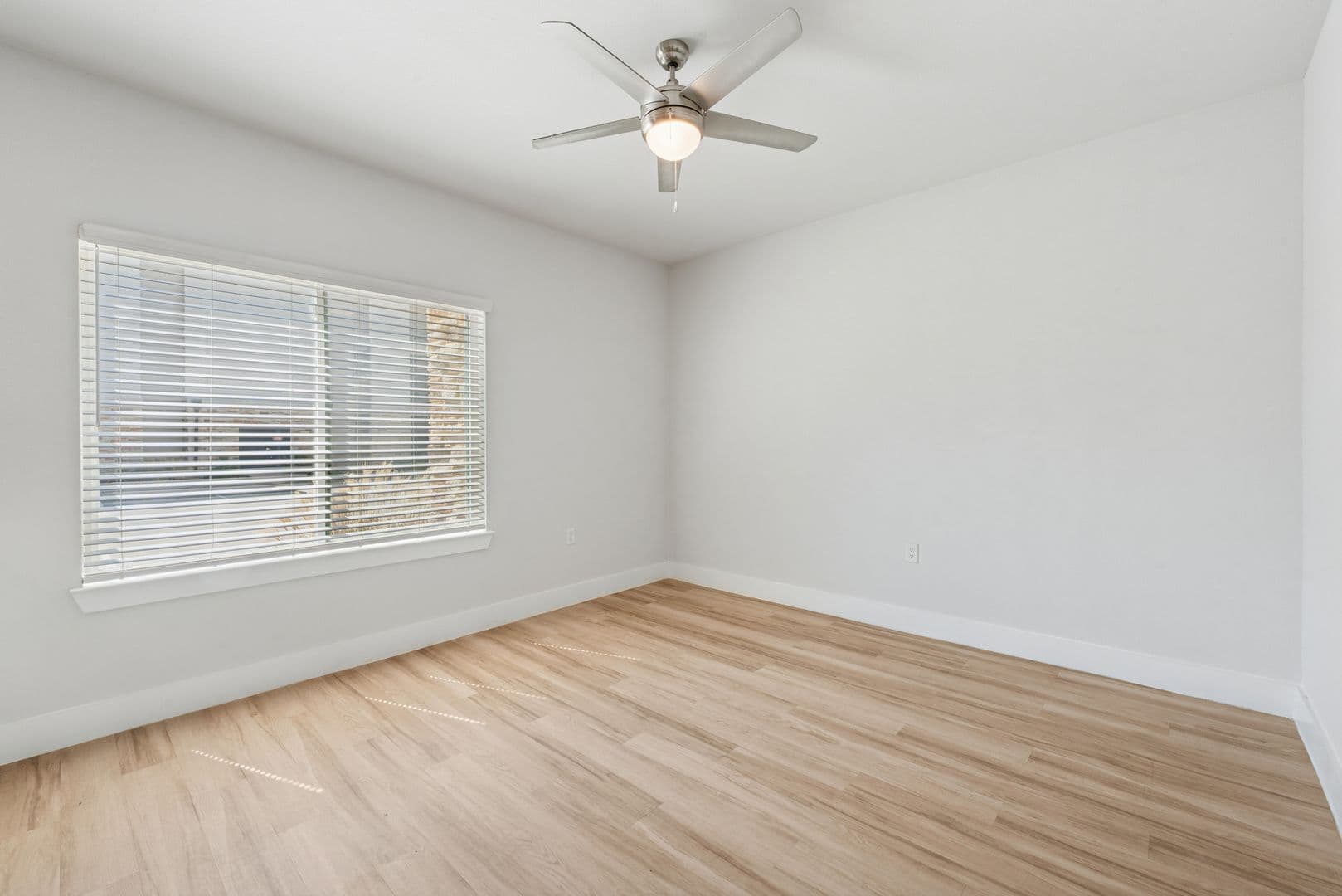 Ennis Apartment: 1101 Biloxi Drive
