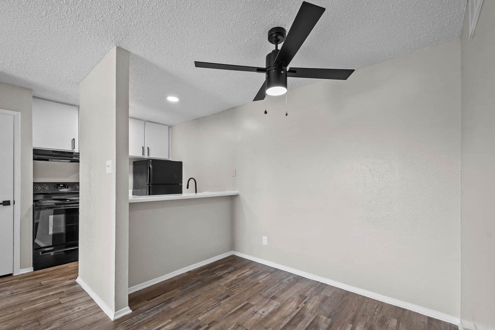 Mansfield Apartment: 1300 E Dallas St.