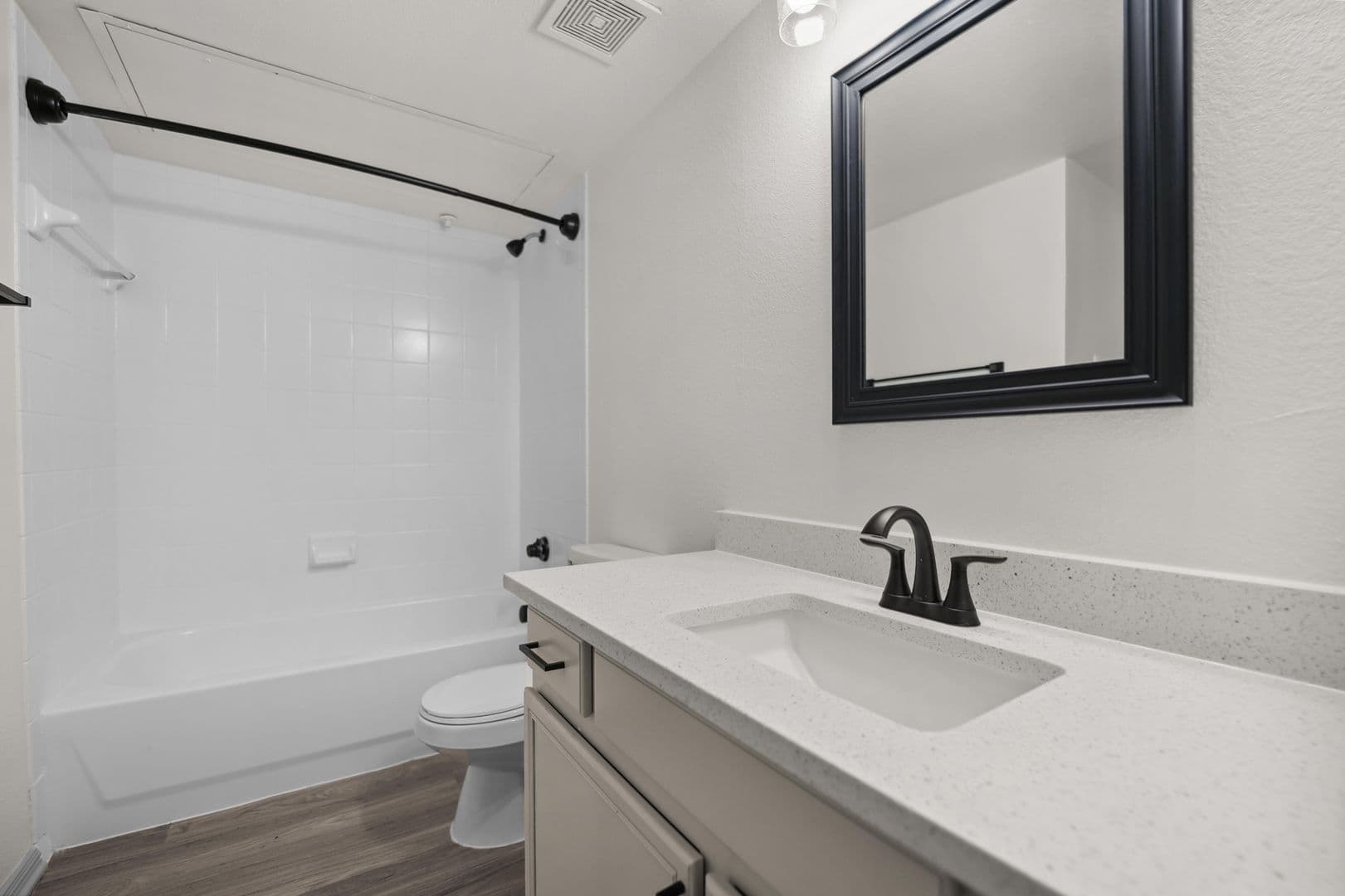 Midlothian Apartment: 170 Henderson Street