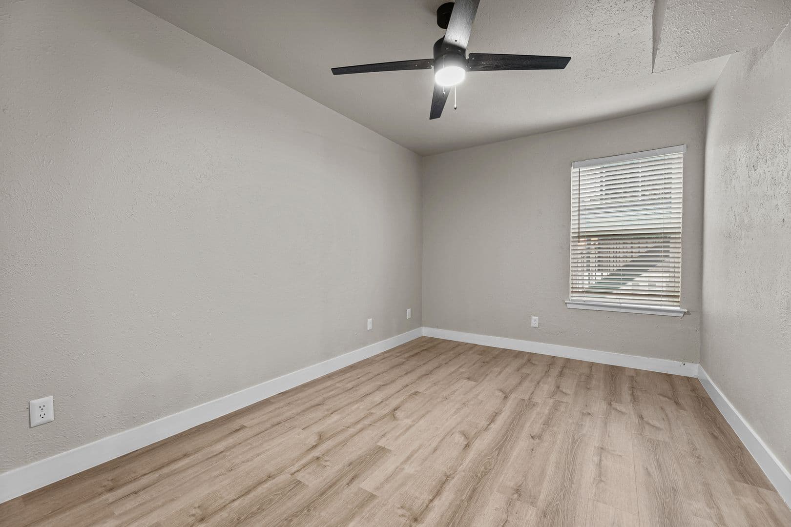 Dallas Apartment: 13266 Emily Rd