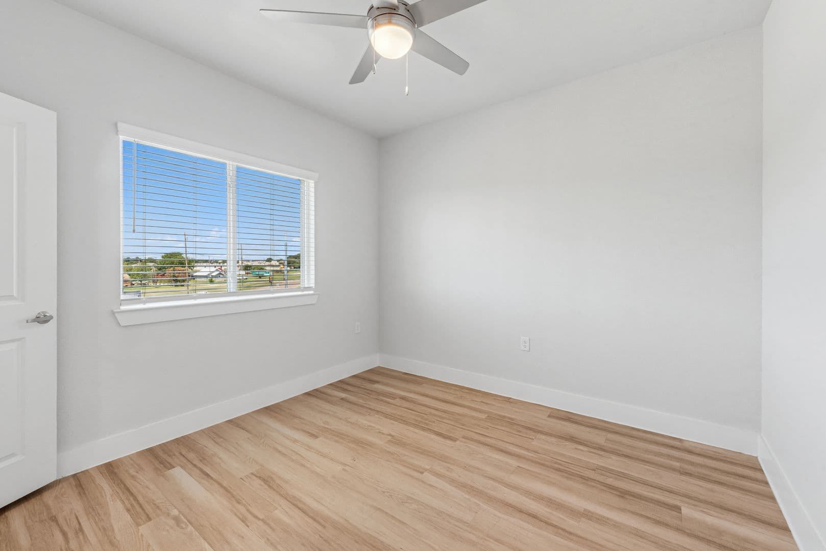 Ennis Apartment: 1101 Biloxi Drive