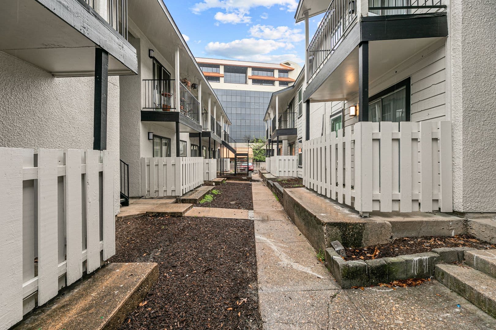 Dallas Apartment: 13266 Emily Rd