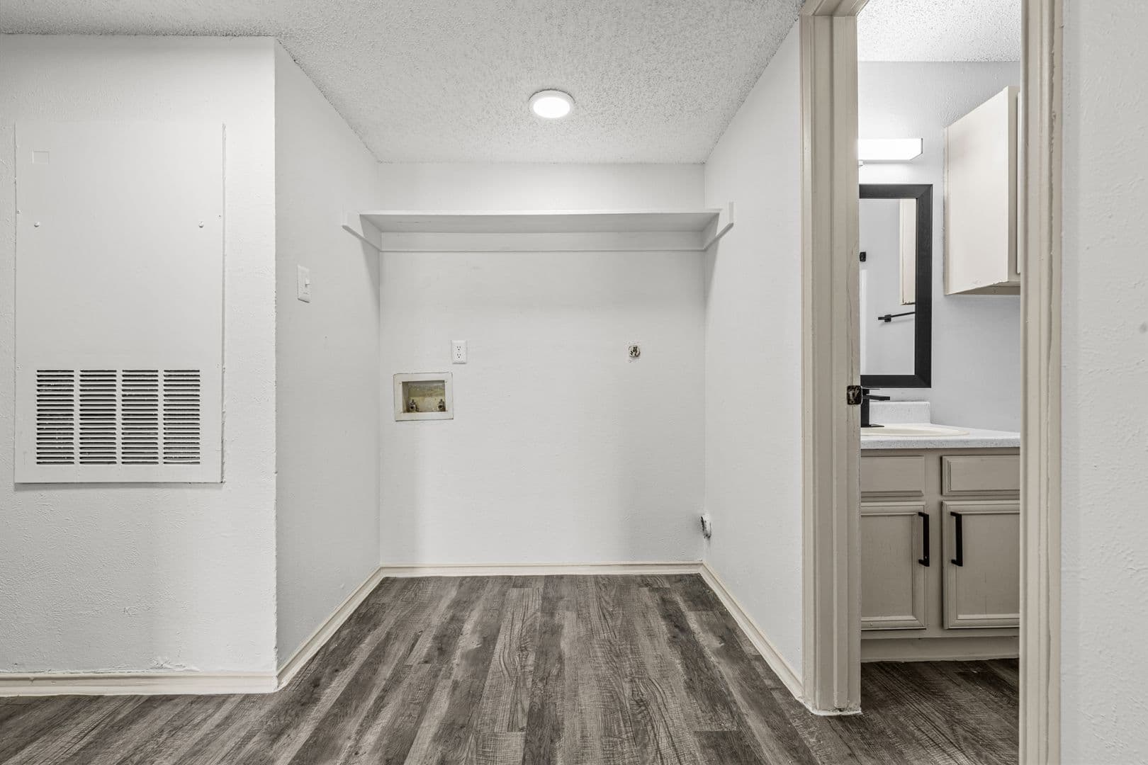 Cedar Hill Apartment: 151 East Little Creek Road