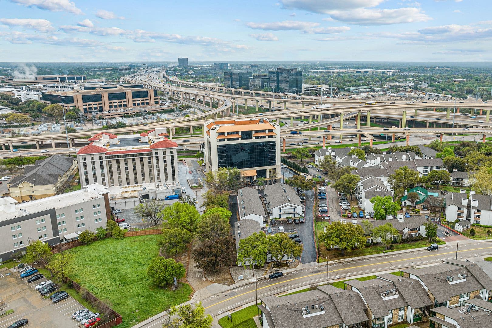 Dallas Apartment: 13266 Emily Rd