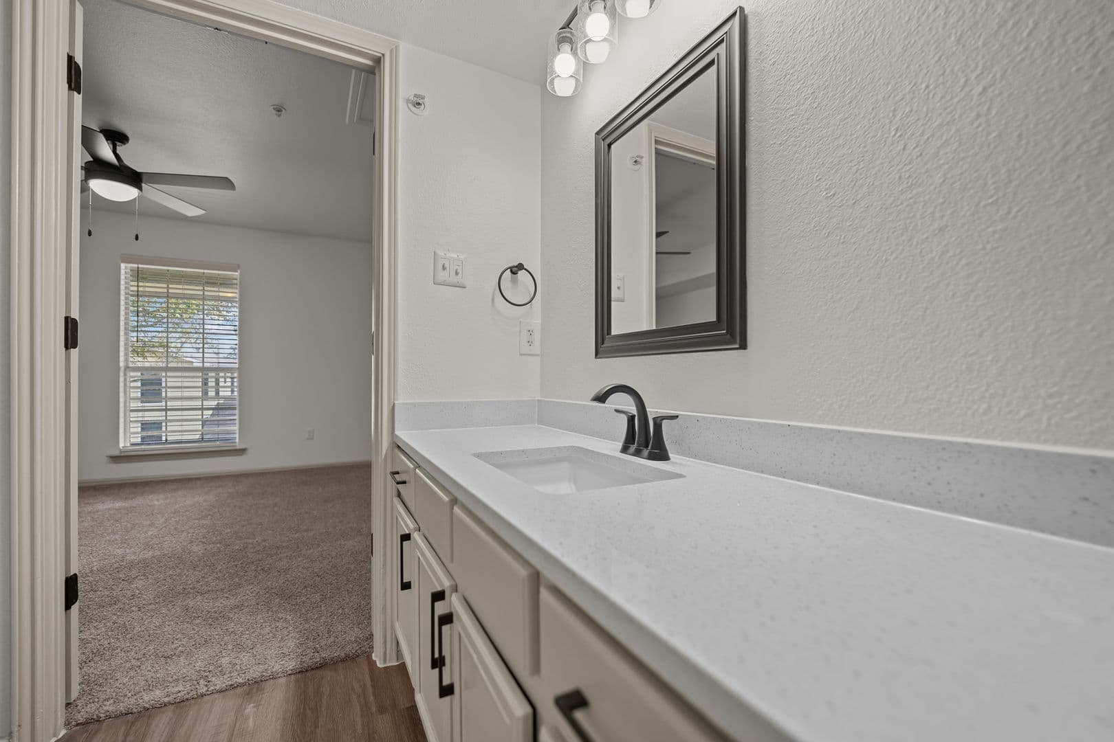 Midlothian Apartment: 170 Henderson Street
