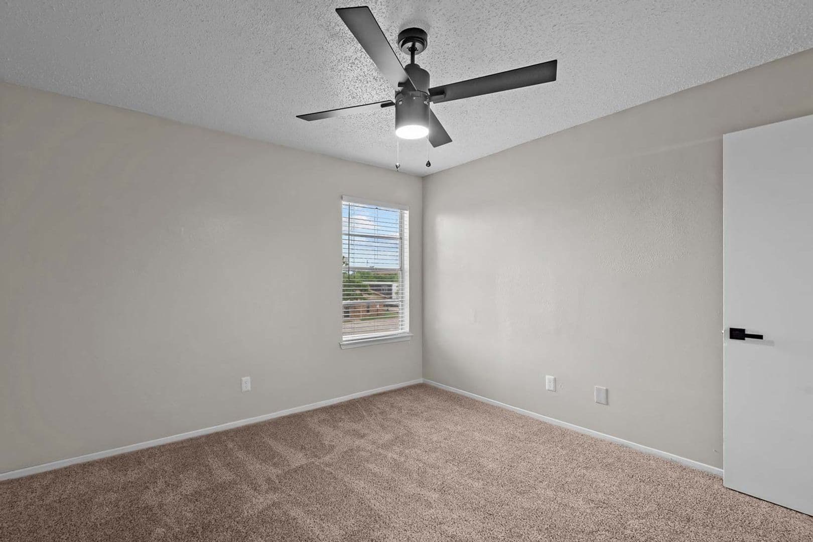 Mansfield Apartment: 1300 E Dallas St.
