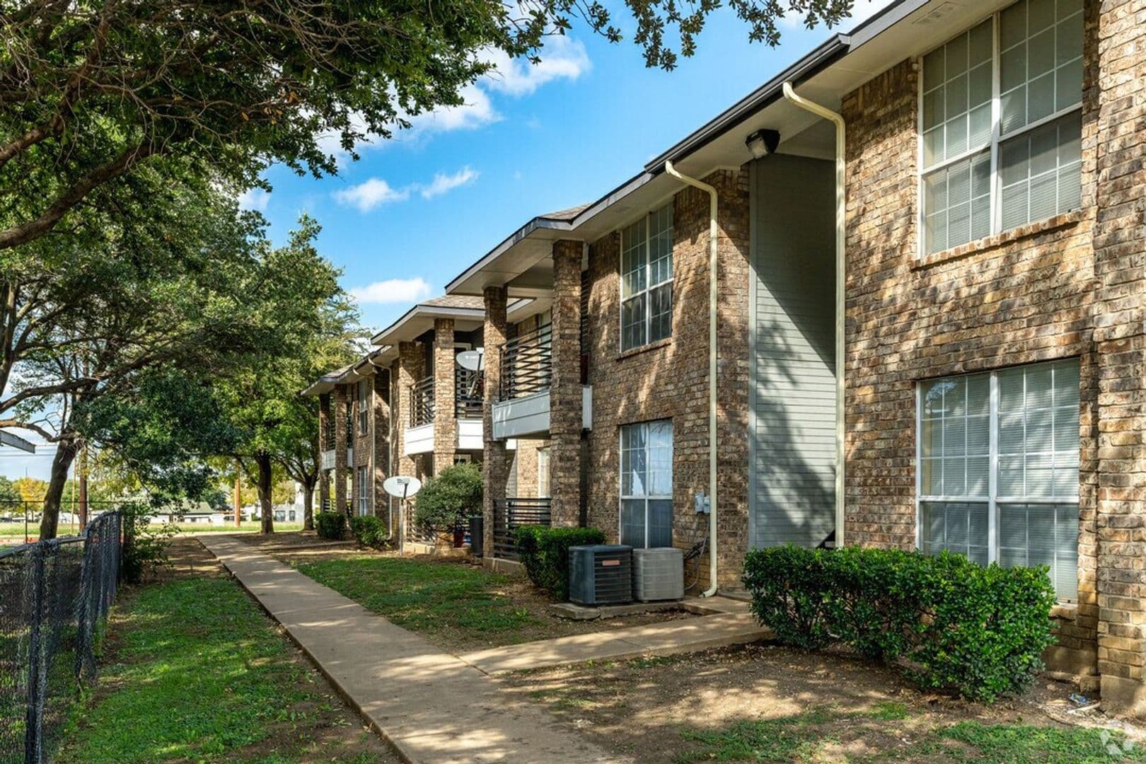 Midlothian Apartment: 170 Henderson Street
