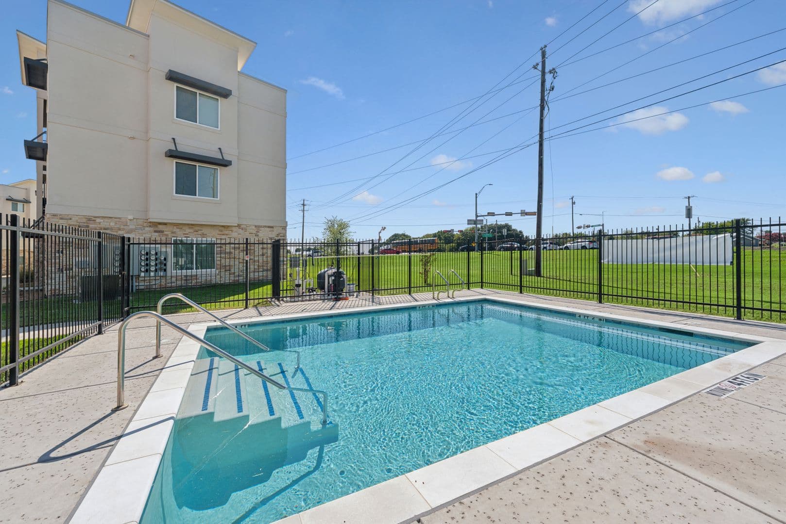 Ennis Apartment: 1101 Biloxi Drive