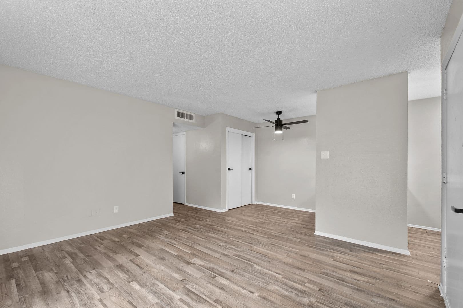 Mansfield Apartment: 1300 E Dallas St.
