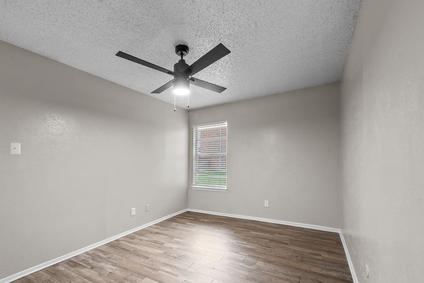 Mansfield Apartment: 1300 E Dallas St.