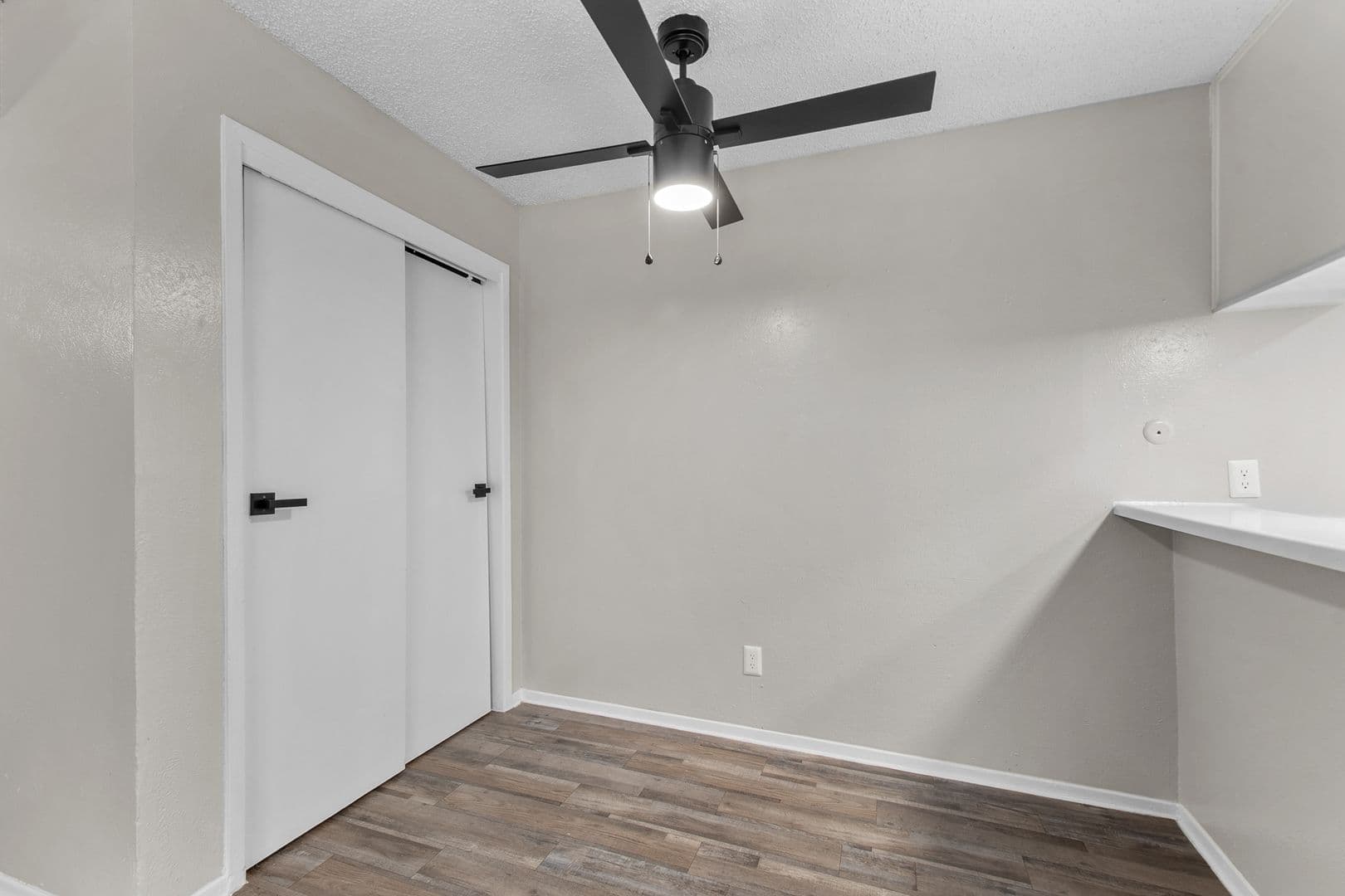 Mansfield Apartment: 1300 E Dallas St.
