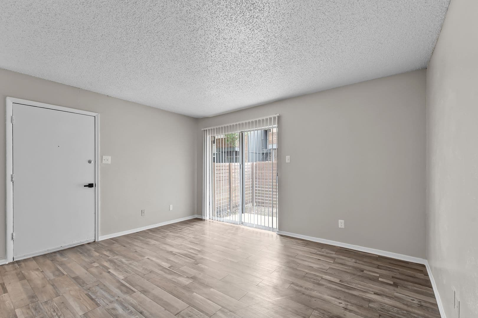 Mansfield Apartment: 1300 E Dallas St.