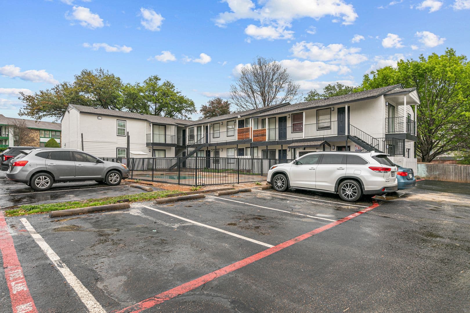 Dallas Apartment: 13266 Emily Rd