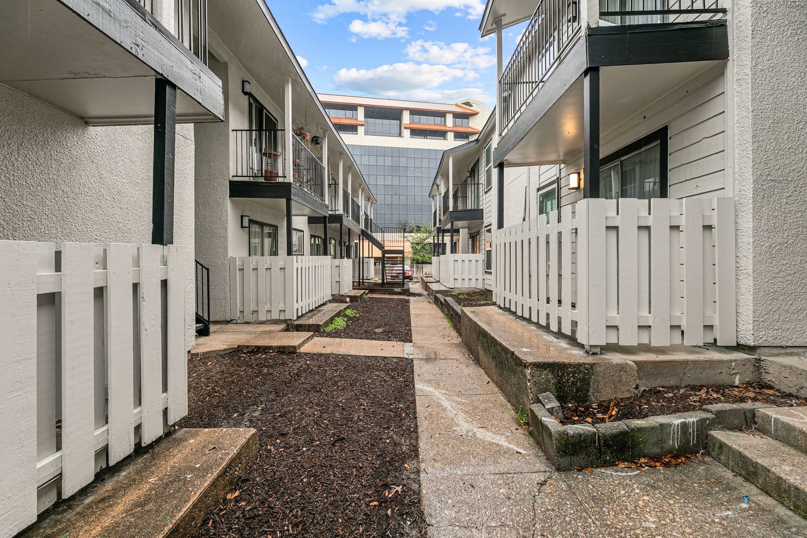 Dallas Apartment: 13266 Emily Rd