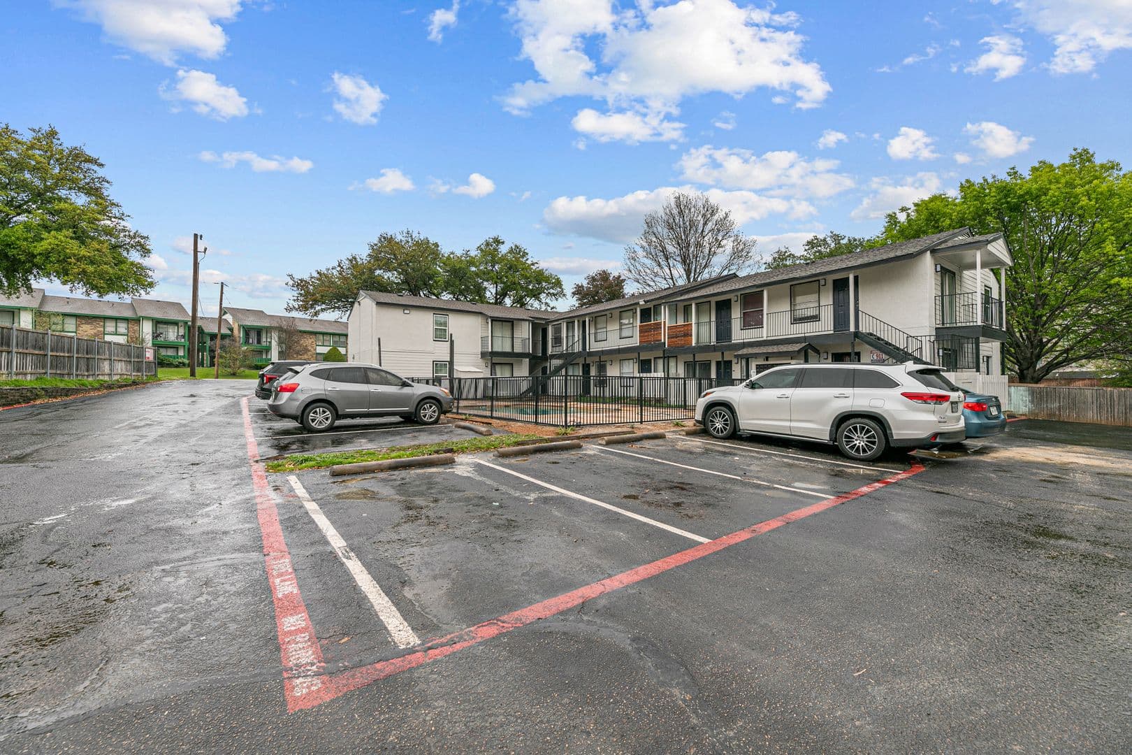 Dallas Apartment: 13266 Emily Rd