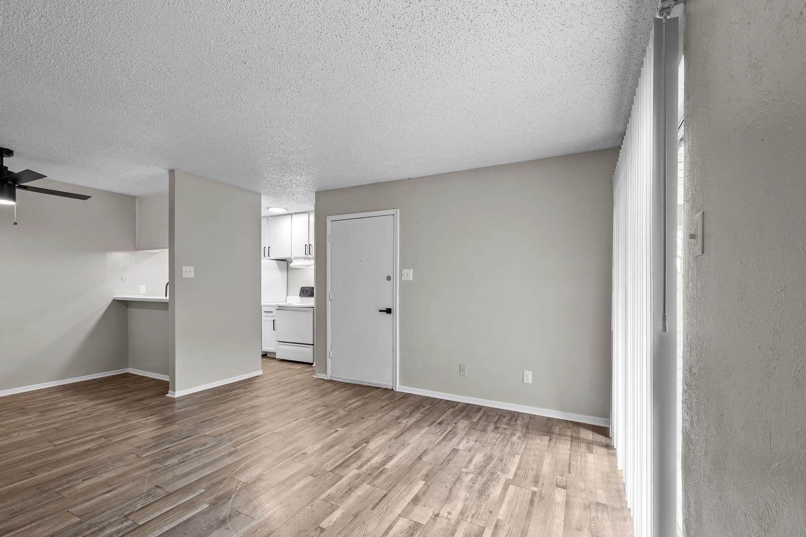 Mansfield Apartment: 1300 E Dallas St.