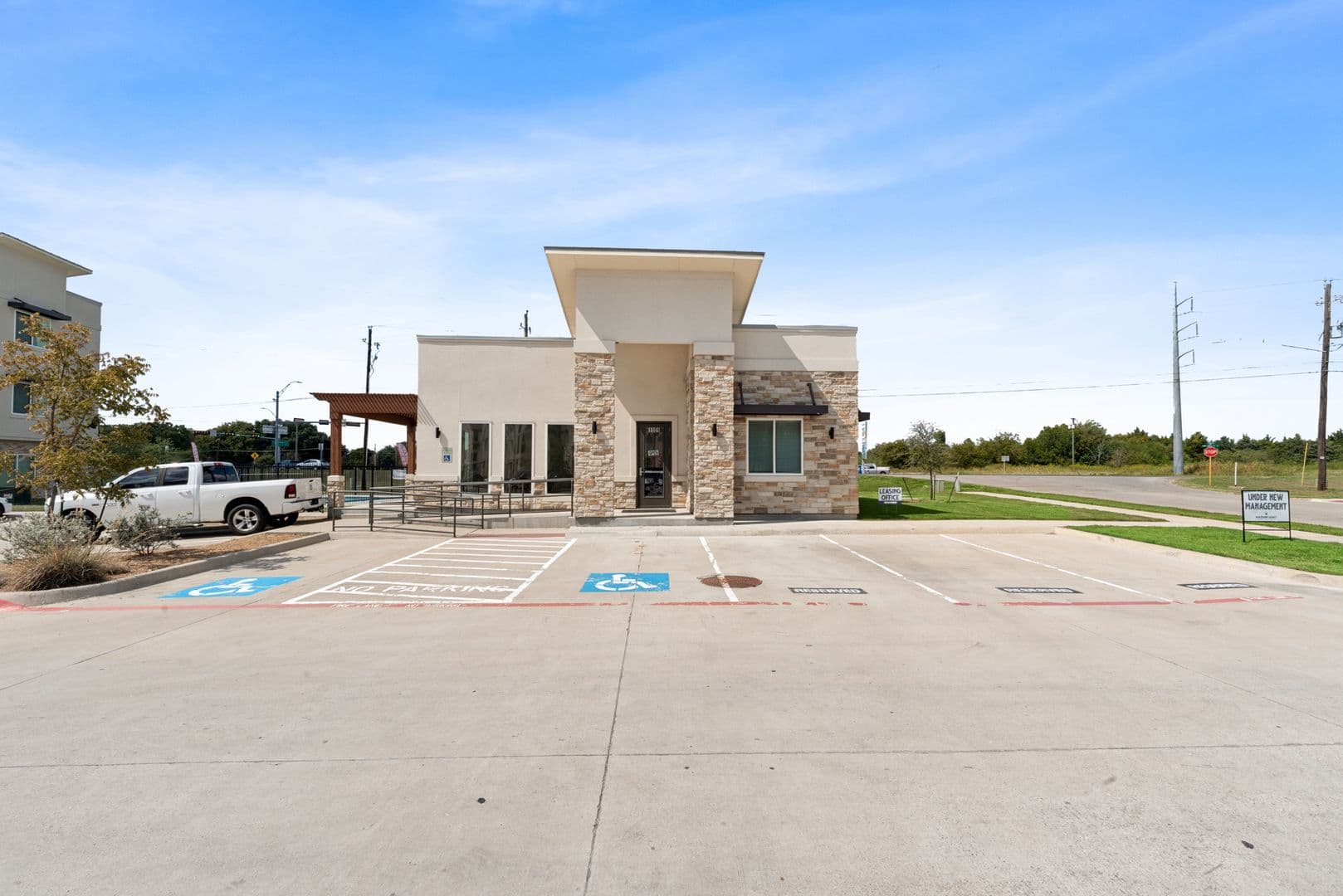 Ennis Apartment: 1101 Biloxi Drive