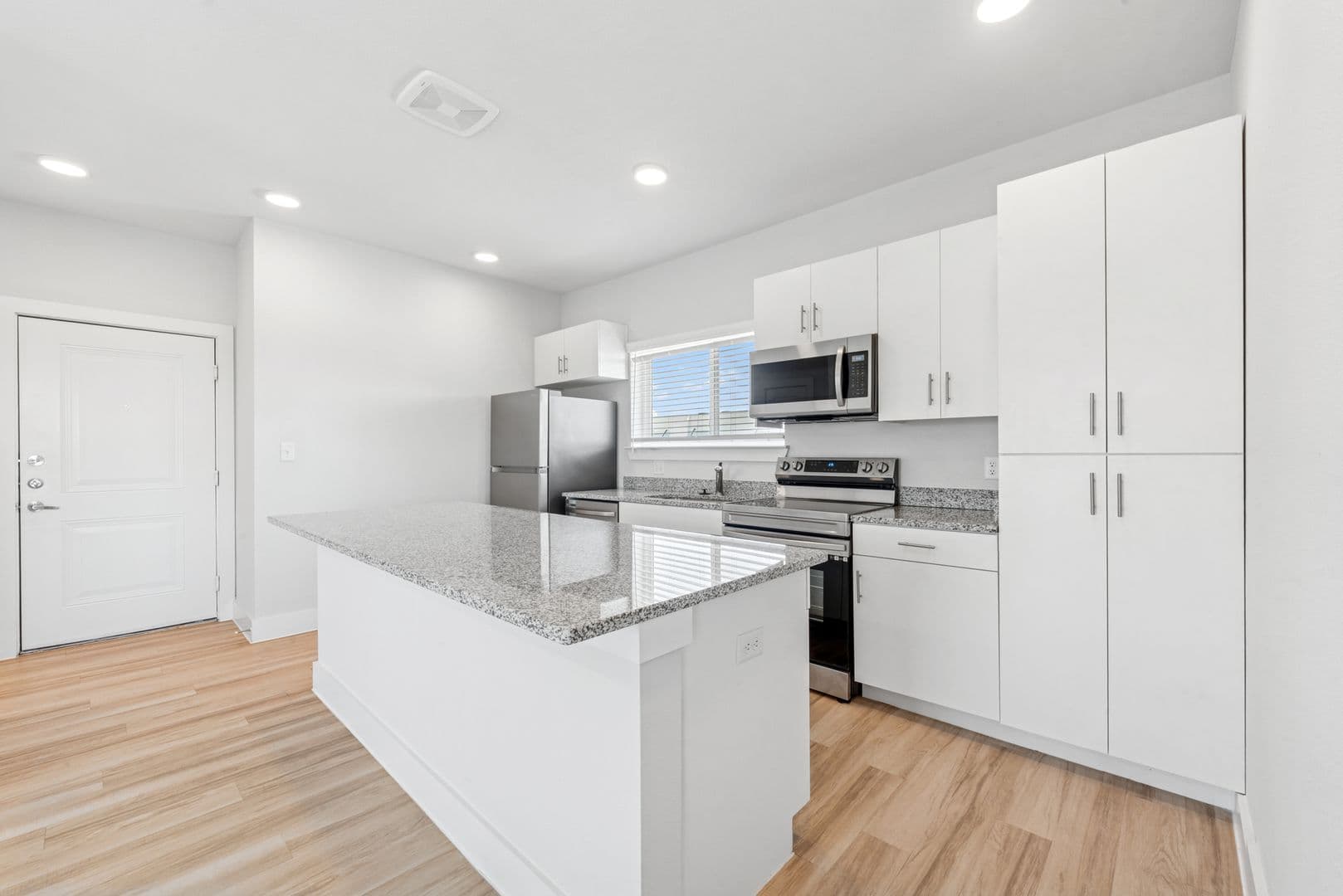 Ennis Apartment: 1101 Biloxi Drive