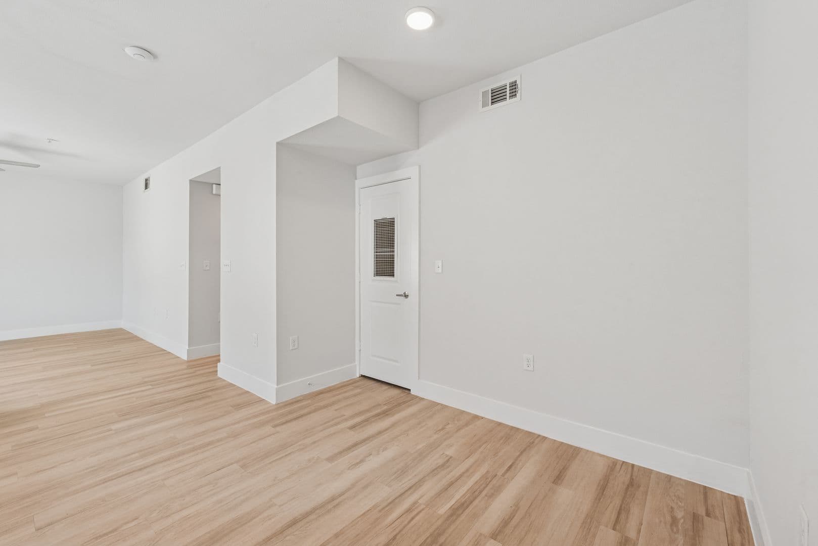 Ennis Apartment: 1101 Biloxi Drive